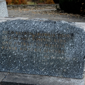 walter2013a Jabłonki, pomnik gen. Karola Świerczewskiego. W 2018 roku został rozebrany, 2013 (foto: P. Szechyński)